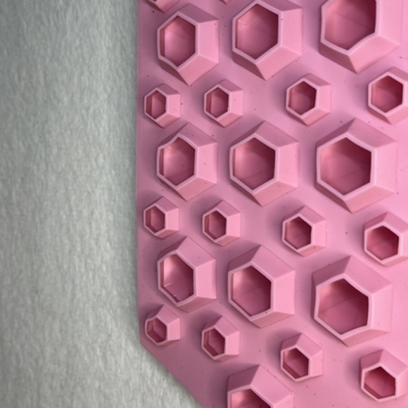 3D Diamonds Ice Cube Silicone Tray Mold: Ice Cubes, Chocolates, & Soaps in Pink! - Picture 3 of 6